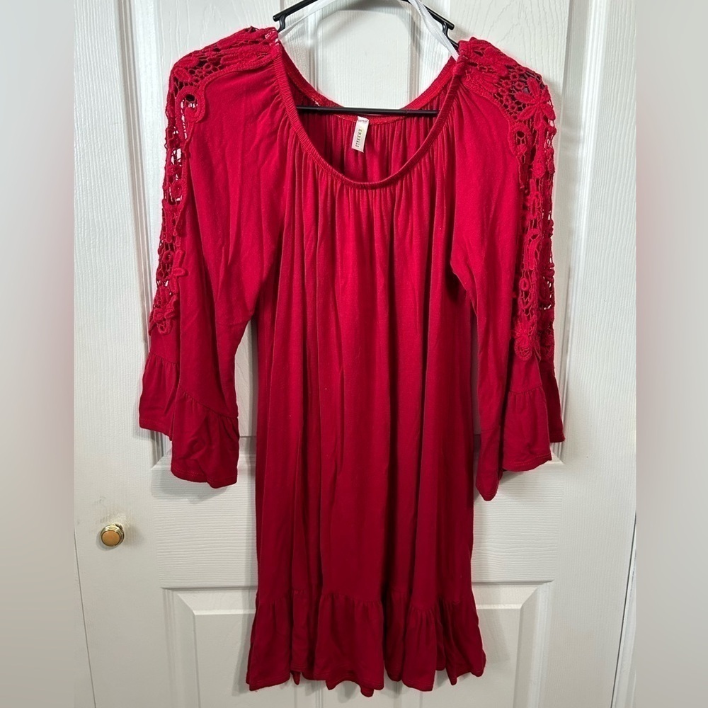 Emerald shirt. Red. Lace and ruffles. Size M.